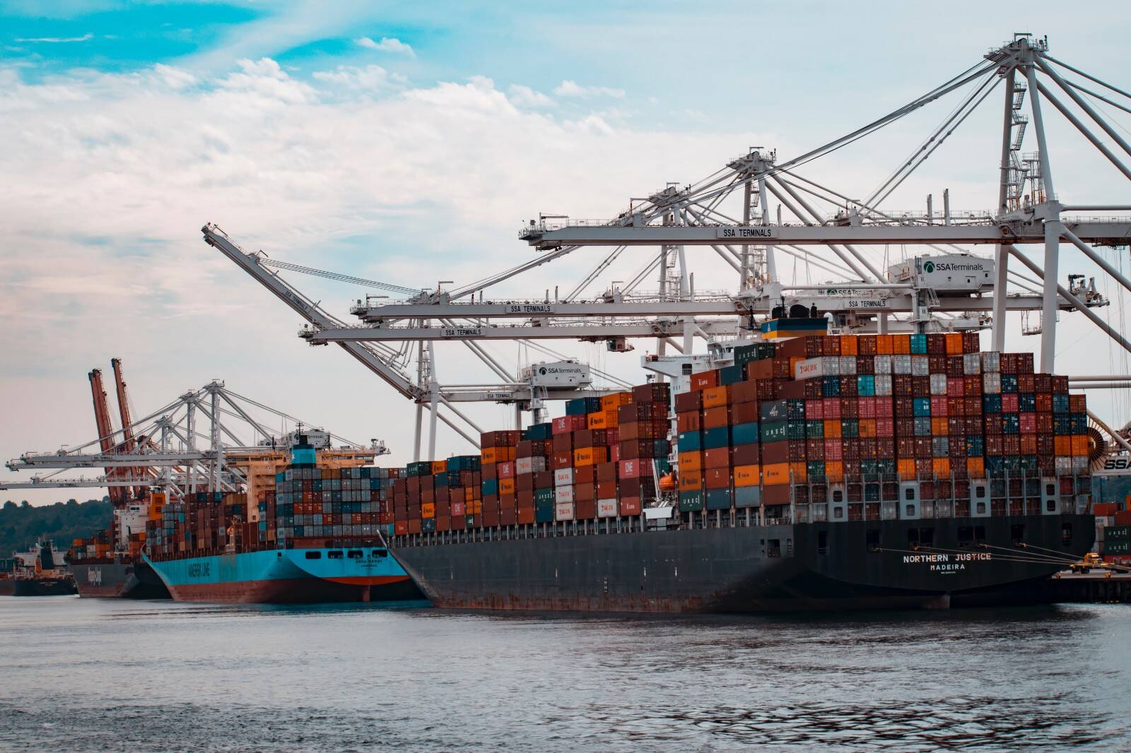 港口拥堵缓解？2022年海运运价走势来了！